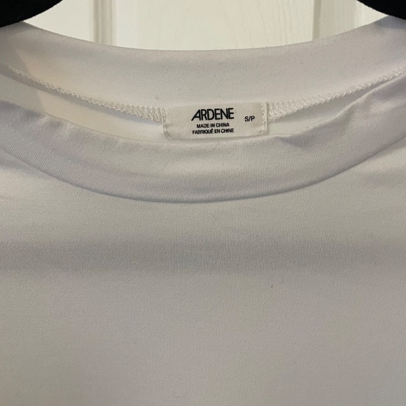 Long Sleeved Crop Top - Picture 2 of 3